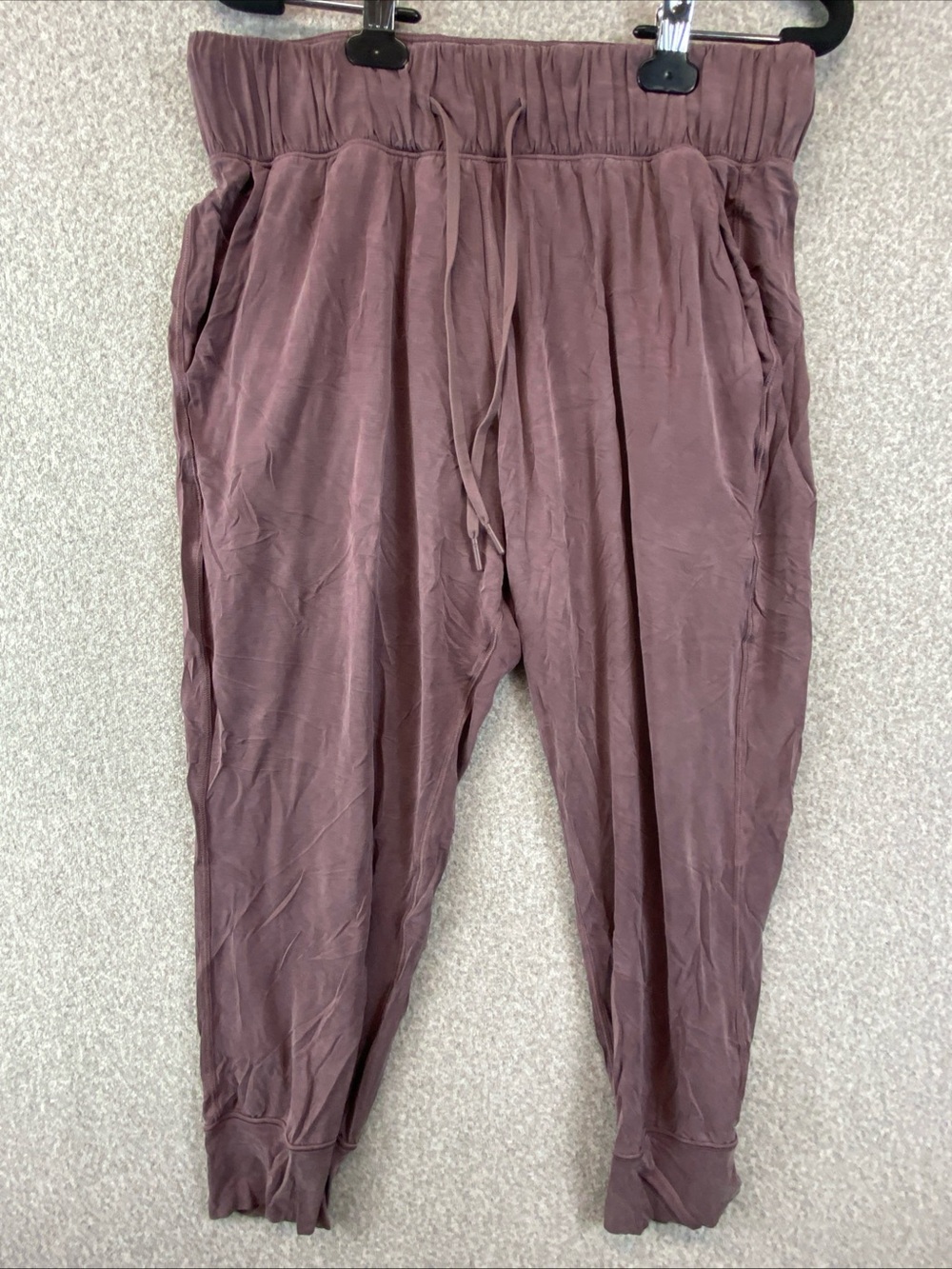 Lululemon Lost In Leisure Crop Joggers Purple Size 8 LW6AZ4S Yoga Activewear